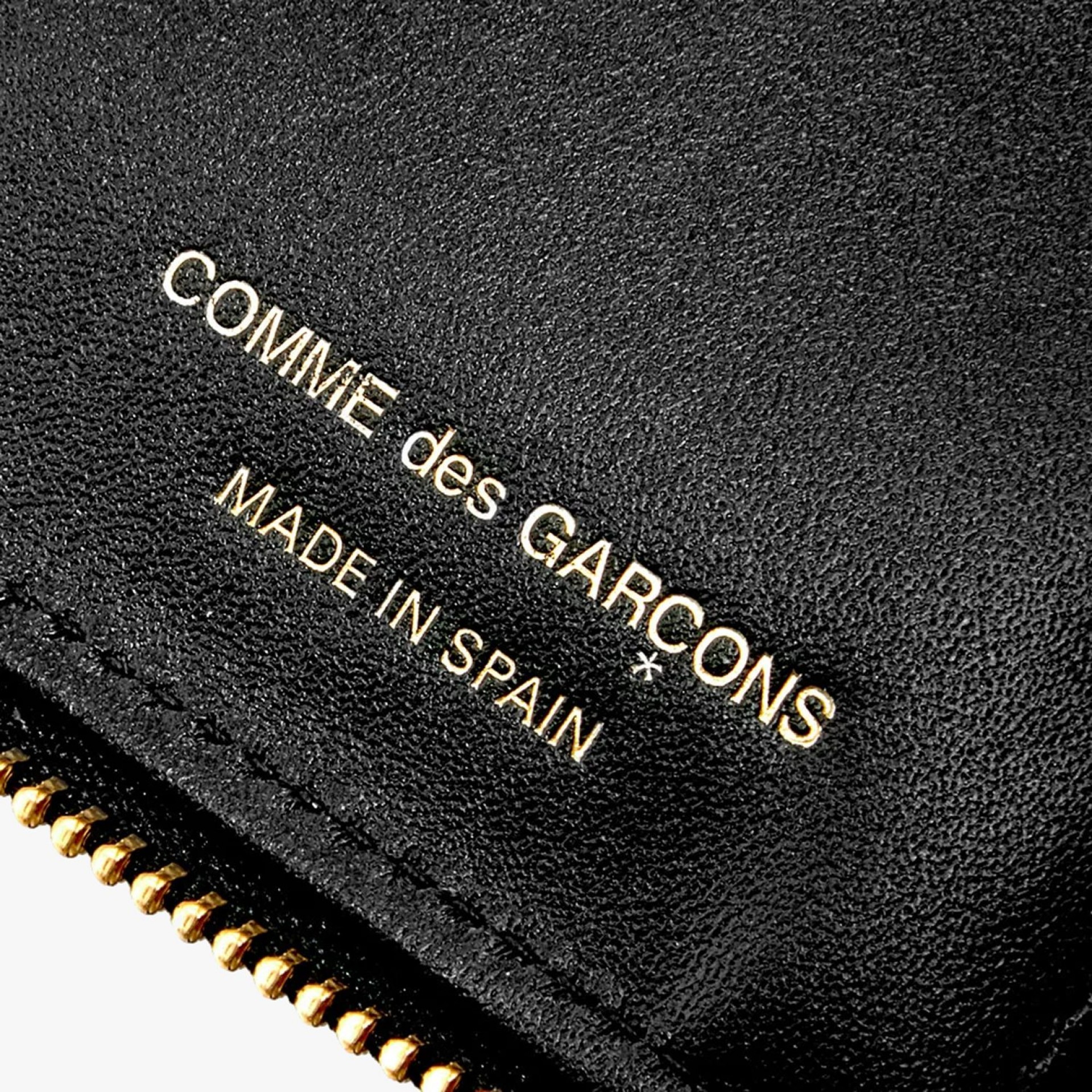 Comme des Garçons Wallets Huge Logo