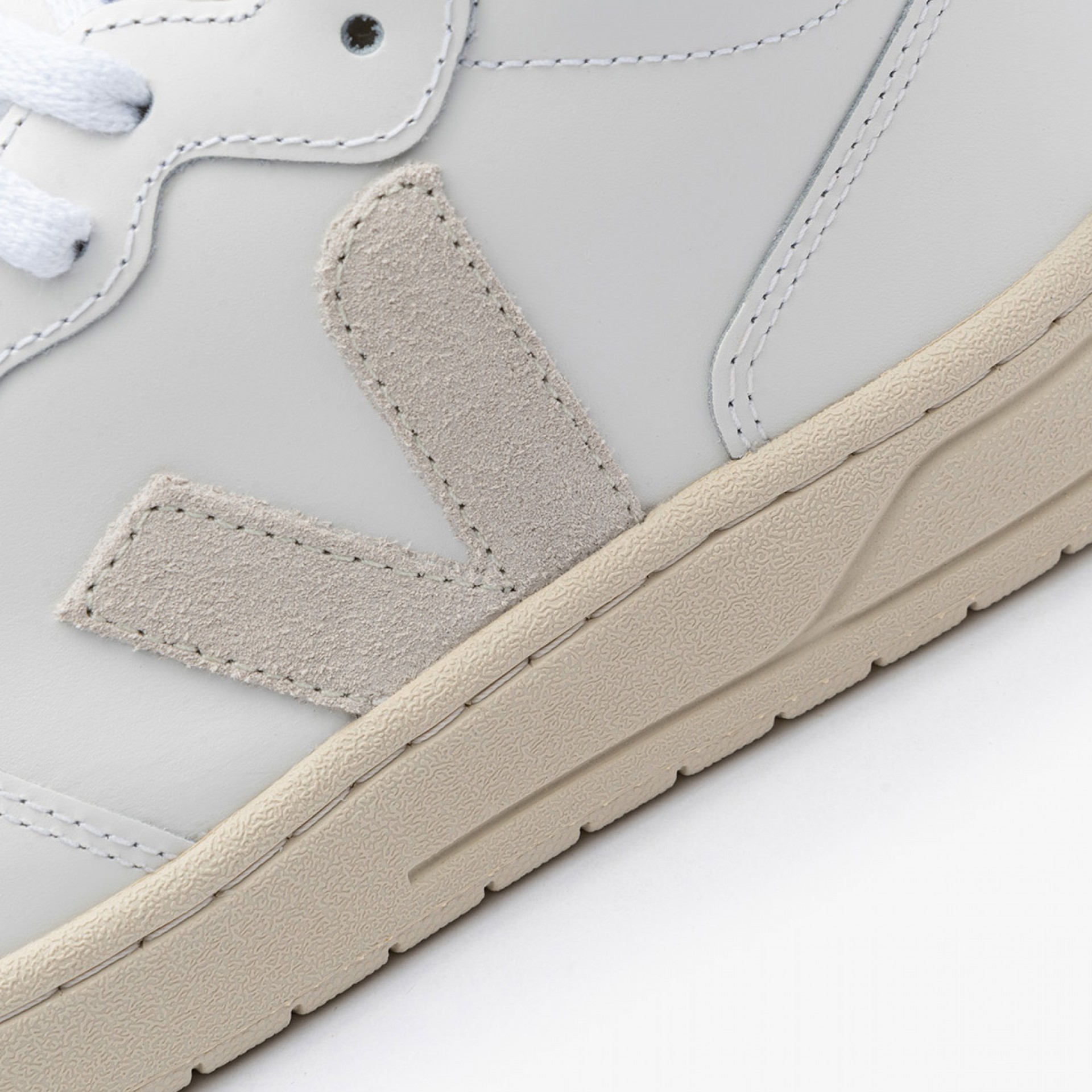 Veja V-15 Leather