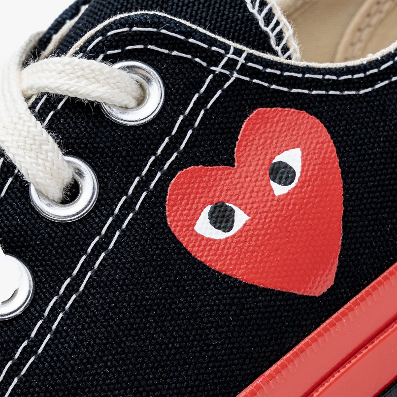 Comme des Garons PLAY x Converse Low Top Red Sole