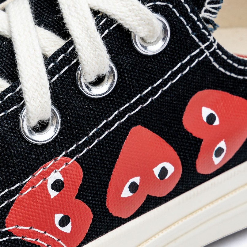 Comme des Garons PLAY x Converse Low Top Multi Heart