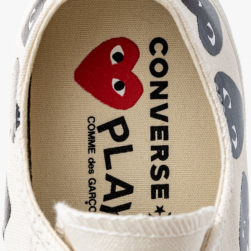 Comme des Garons PLAY x Converse Low Top Multi Heart