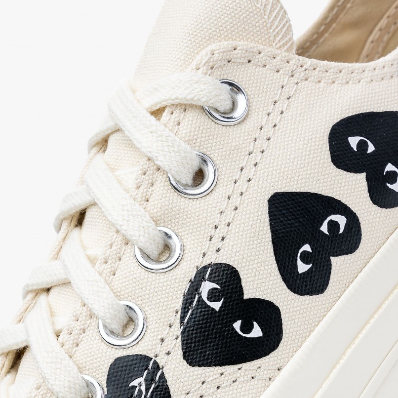 Comme des Garons PLAY x Converse Low Top Multi Heart