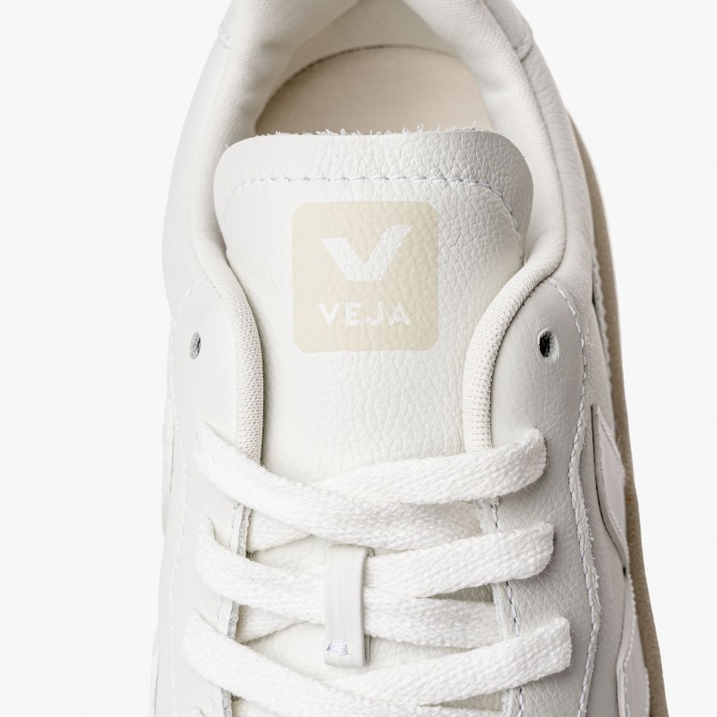 Veja V-90 O.T. Leather
