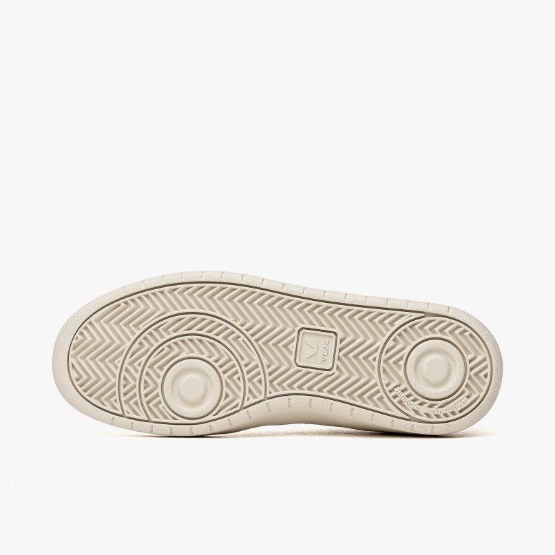 Veja V-90 O.T. Leather