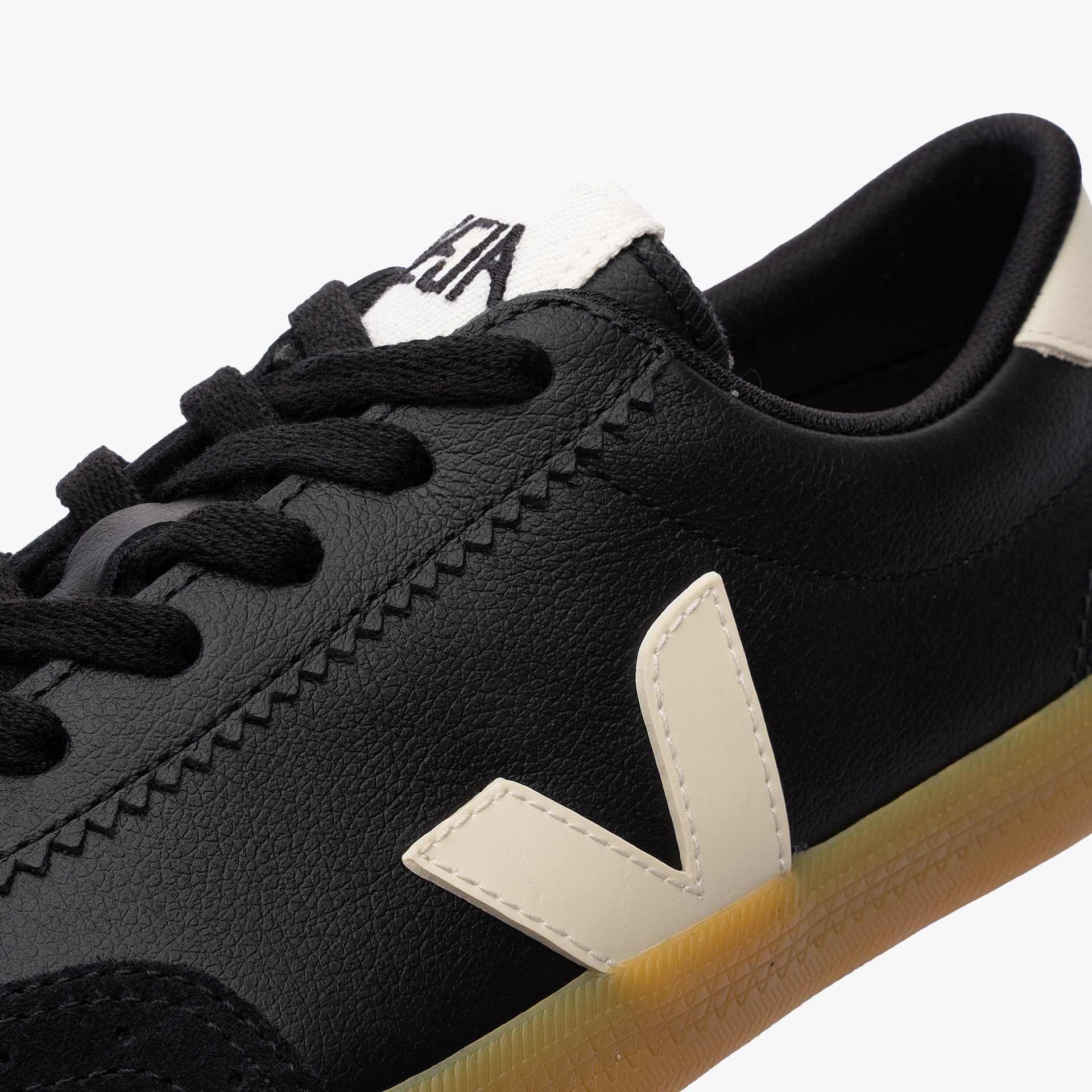 Veja Volley O.T. Leather