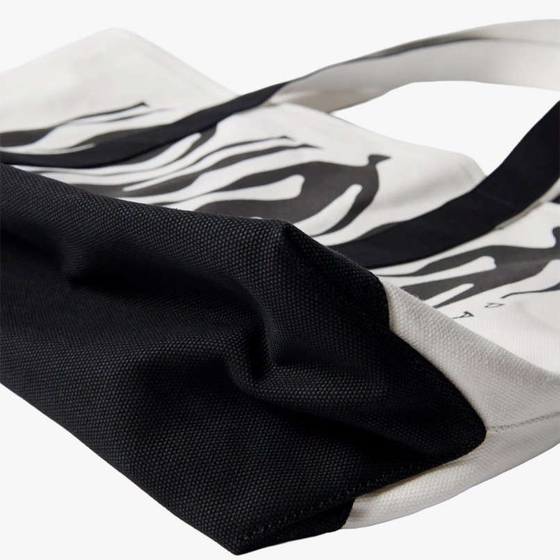 By Parra Connected guy