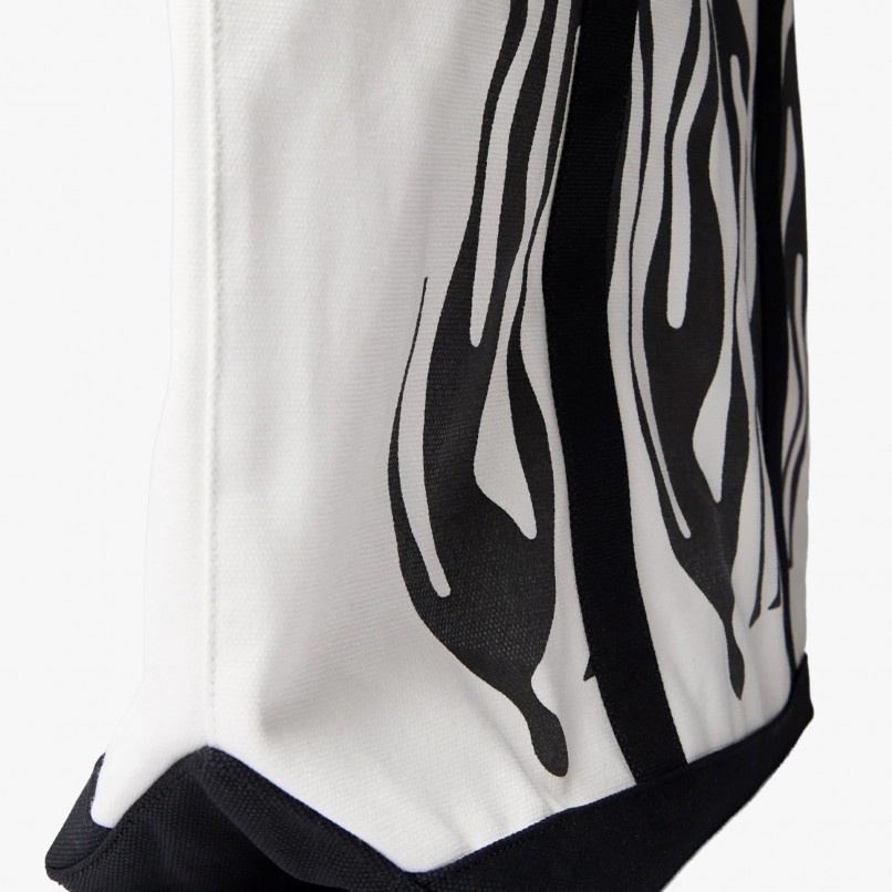 By Parra Connected guy