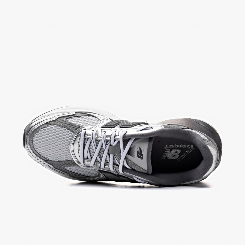 New Balance 210